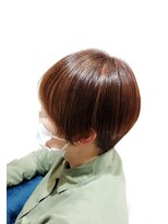 海月びより。 やわらかい丸みのマッシュショートと抜け感のでるハイライト