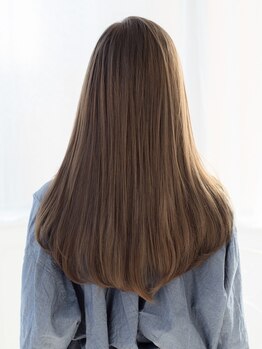 【Straight+Cut\9720】柔らかいナチュラルストレート。元々の髪質のようなまとまりのある質感に感動![森町]