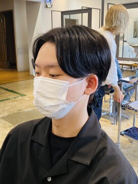 ザデイ カットアンドカルチャーショップ(THE DAY CUT&CULTURE SHOP) 前下がりセンターパート