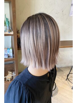 リー ヴィータ 上新庄(Lee Vita) シャドールーツ