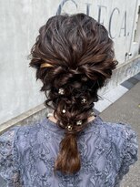 ガーランド (Garland)&nbsp;編み下ろし　ミディアム　ヘアアレンジ　大人　かわいい