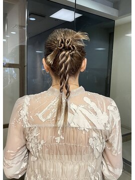 アローム(alom) イメチェン/ホワイトブロンド/外ハネボブ/美髪/茅ヶ崎