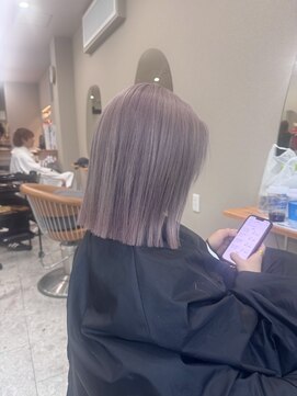 シカ 神戸三宮元町店(Cica) ハイトーン ホワイトピンク ミルクティー ブリーチ ボブ 三宮