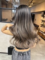 サニー 渋谷(SUNNY)&nbsp;バレイヤージュ、ハイライト、レイヤーロング、グレーベージュ