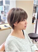 前髪＆耳掛けで柔らか可愛く！大人の上品ショート