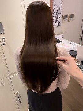 ARiA east byECLART新宿東口店 髪質改善 個室サロン【アリアイーストバイエクラート】 暗めミルクティー×艶髪