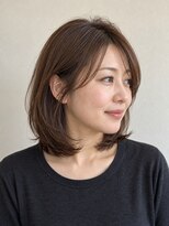 ビープラス(B+)&nbsp;自然なCカールでまとまる艶ミディアム