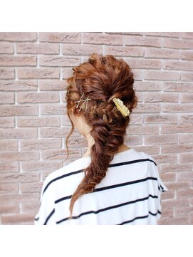 ブランココ(BlanCoCo) 編み込みとねじりをMIXさせたオシャレアレンジ