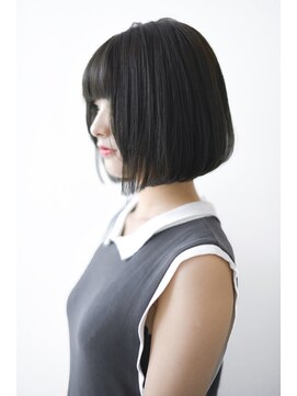 ヴィッカエコル (vicca 'ekolu) 《ekolu横山》赤みと黄色みのないダークグレージュ