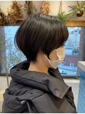 大人かわいいダークグレージュマッシュショート