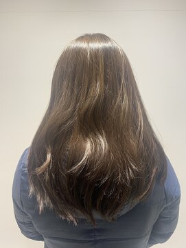 パティオン(PATIONN) ロングスタイル☆グレージュでツヤツヤに顔が明るく見えるカラー