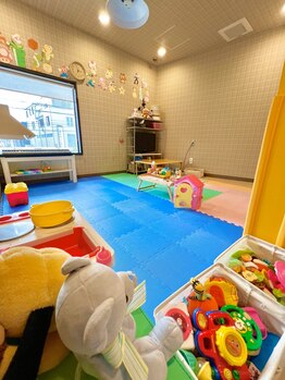 トーナイアティル(TONAI atil)の写真/【お子さま同伴大歓迎☆】おもちゃ・絵本もあり◎セット席のモニターからキッズスペースを見れるので安心♪