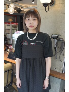 アザー(o. the .r) デザインカットとベージュカラー