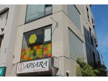 イエロー(YELLOW)の雰囲気(いせかねビルの2階です。スリランカ料理Apsaraさんが目印。)