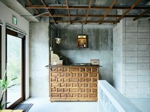 ビンテージ家具を使った装飾。中には100年前のアンティーク品も