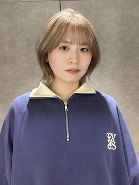 シェノン バイ アランスミシー 表参道(CHAINON by Alan smithee) ハッシュボブ レイヤーボブ ホワイトミルクティーベージュ