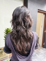 トオ(TOH) ロングレイヤーパーマ顔まわりレイヤーウルフホットパーマ