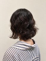ウミト(Umito) 根元ウェーブパーマ×朝5分の肩ラインボブ