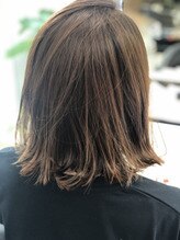 イルミナカラー【特徴２】　ダメージを最小限にし、ツヤ感と手触り改善効果あり☆