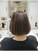自然に収まる艶ボブ