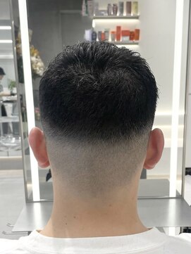 アールプラスヘアサロン(ar+ hair salon) フェードカットスキンフェードバーバースパイキーショート