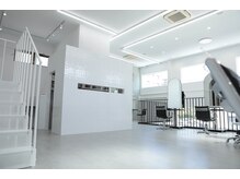 エマン(AIMANT)の雰囲気（2階は天井が高く、開放感があります）