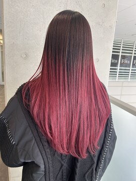 リック(Ric by KENJE) レイヤーカット×グラデーションカラー×赤髪