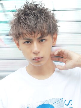 リップス 池袋(LIPPS) 刈り上げツーブロックアップバング短髪ミルクティースッキリ