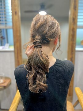 ベルトオブヴィーナス(Belt of venus) カジュアルに☆オシャレローポニーアレンジ