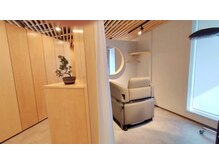 ルナフローラバイエム 横浜鶴屋町(luna flora by em)の雰囲気（シャンプー台一体型の業界最新チェア導入店！個室完備◎）