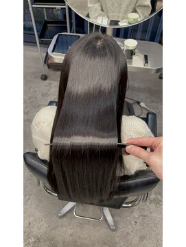 ジーナ 池袋(Zina) 巻かずに目を引く艶髪へ