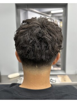 アイコン ブルー メンズ(I-CON #blue MEN'S) 癖毛風パーマ×テーパーフェード【池袋フェード】