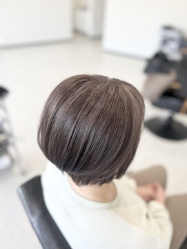 ハイライト 鳥取市店 ブリーチハイライトオンカラーコース〈白髪ぼかし〉