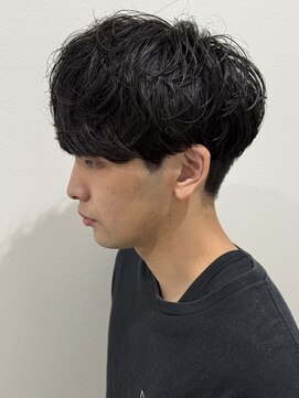 ヒュイル バイ ニアウ(Hwyl by Niau) メンズマッシュパーマニュアンスパーマナチュラルヘア刈り上げ