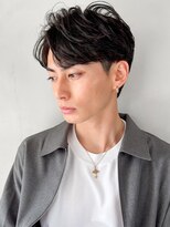 大人無造作束感爽やかヘアブルーブラックフェザーショート