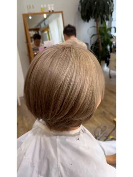 プシュケ(PSYCHE) 大人ワンカラーミルクティーベージュ×美シルエットショートボブ