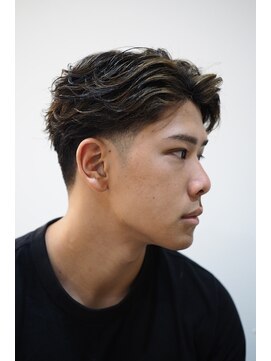 ヨシザワインク プレミアム 横浜 桜木町店(YOSHIZAWA Inc. PREMIUM) 20代30代刈り上げアップバングカジュアルフェザーハイライト