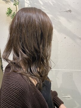 エル(EL by green) 《tomi》グレージュXミディアムスタイル☆0112327997