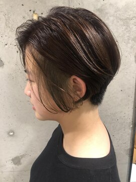ヘアーアンドメイク ファット(Hair&Make PHAT) インナーカラーオリーブベージュショートカット40代50代