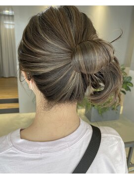 イル(il) ハイライト×グレージュカラー