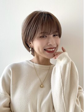 イヴォークトーキョーオーサカ(EVOKE TOKYO osaka) 丸み 可愛い 耳かけ 抜け感 ショート ベージュカラー