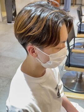 キャンバス バイ ネオリーブ 横浜西口(Canvas by neo.) ニュアンスパーマ センターパート 刈り上げ