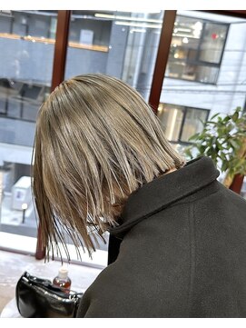 ヲタク(wotaku.) オリーブベージュブリーチカラーケアブリーチ切りっぱなしボブ