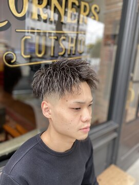 フォーコーナーズ(Four Corners) ホワイトメッシュアップバング