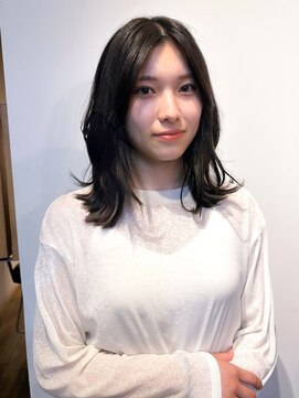 ロティー(loty) セミロング　レイヤーカット　透明感　アッシュカラー　10代20代