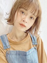 ディッセンバー 神宮前(December) 柔らかベージュ切りっぱなしボブ外ハネベージュカラー