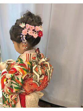 アイルビーヘア(I'll b hair) 【下北沢＊I'll b hair＊】七歳七五三の斜めバングビッグお団子