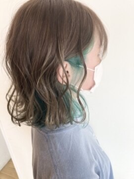 ペッツ(PETZ) グリーン×アッシュベージュ/インナーカラー/ブリーチ