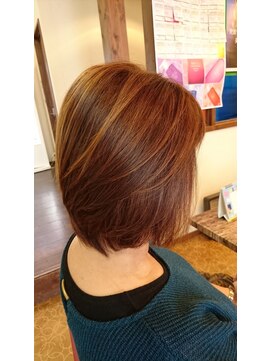 オズ エフ(ｏｚ ｆ［e・f］) 立体感あるボブスタイル＋ホイルワークカラー