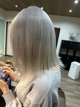 パイントゥリー 伊賀上野店(Pine tree) 青みホワイト